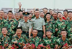有这么一群人，他们爱我们，我们也爱他们，他们就是可爱的教官