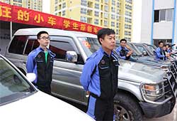 新学期，万通新进了一批实训车辆