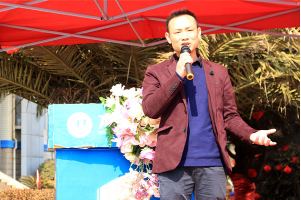 孙总在给14届老生进行就业指导讲座