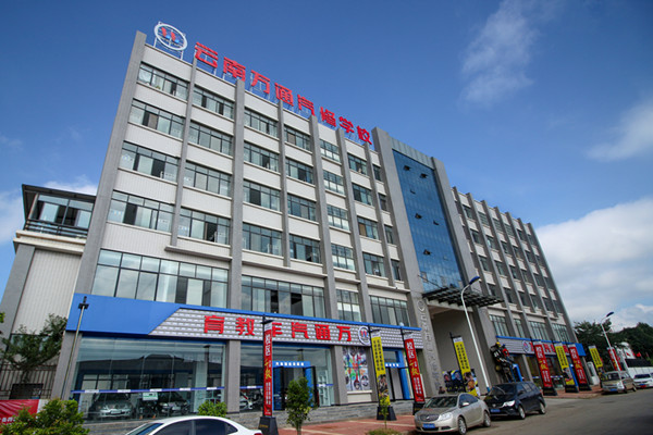 云南万通汽修学校.jpg