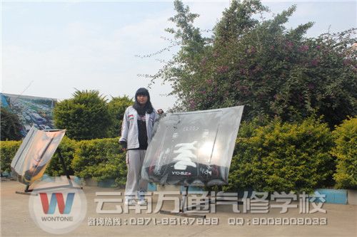 与学习有关事情，周云就很认真很严肃.jpg