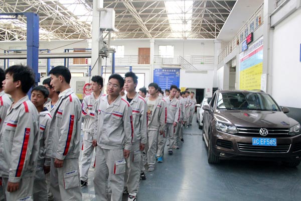 进入一线车间.jpg